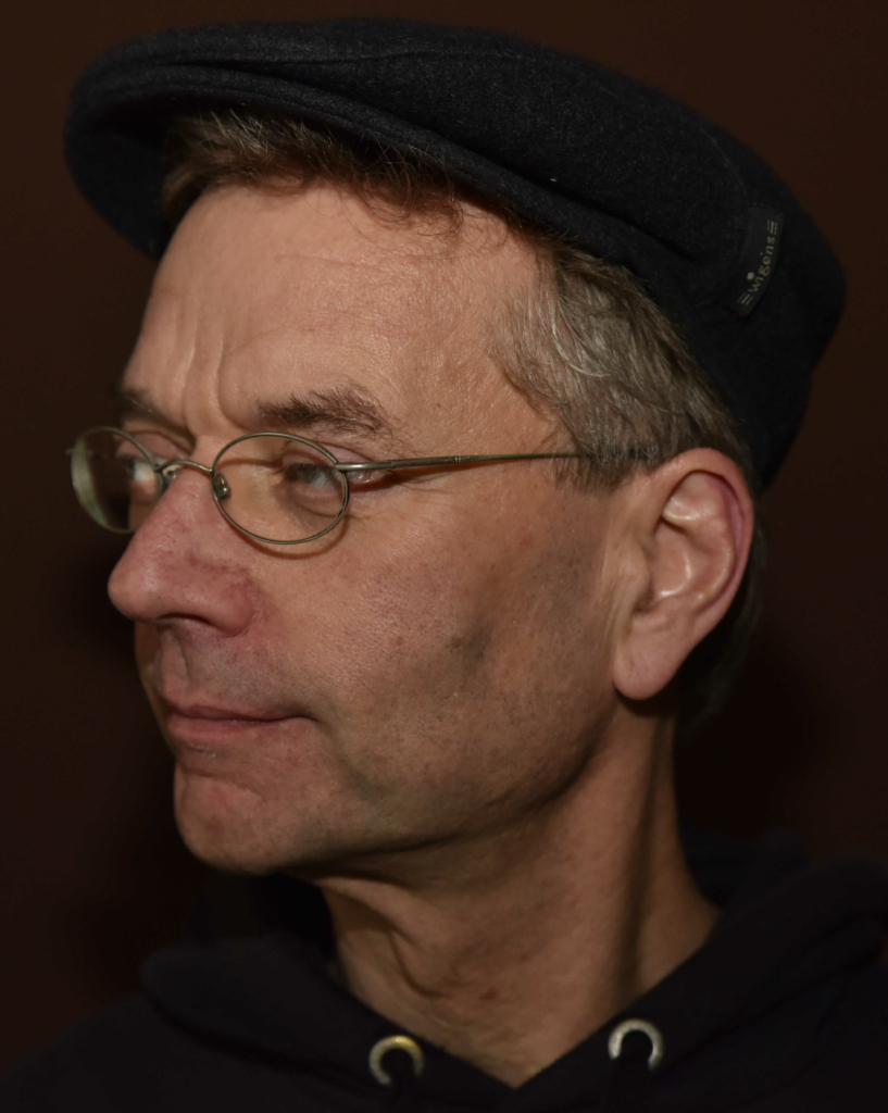 Komponieren im transkulturellen Kontext

Joachim Heintz bereist nicht nur seit zwanzig Jahren den Iran, sondern entfaltet auch einen guten Teil seiner Aktivitäten als Komponist und Kompositionslehrer dort, im Kontext der Yarava Music Group (yarava.com).
Montag, 2. Mai, 20 Uhr, Capella hospitalis