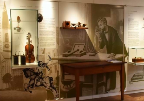 Ausstellungsansicht im Philipp-Reis-Haus, Friedrichsdorf (Taunus)